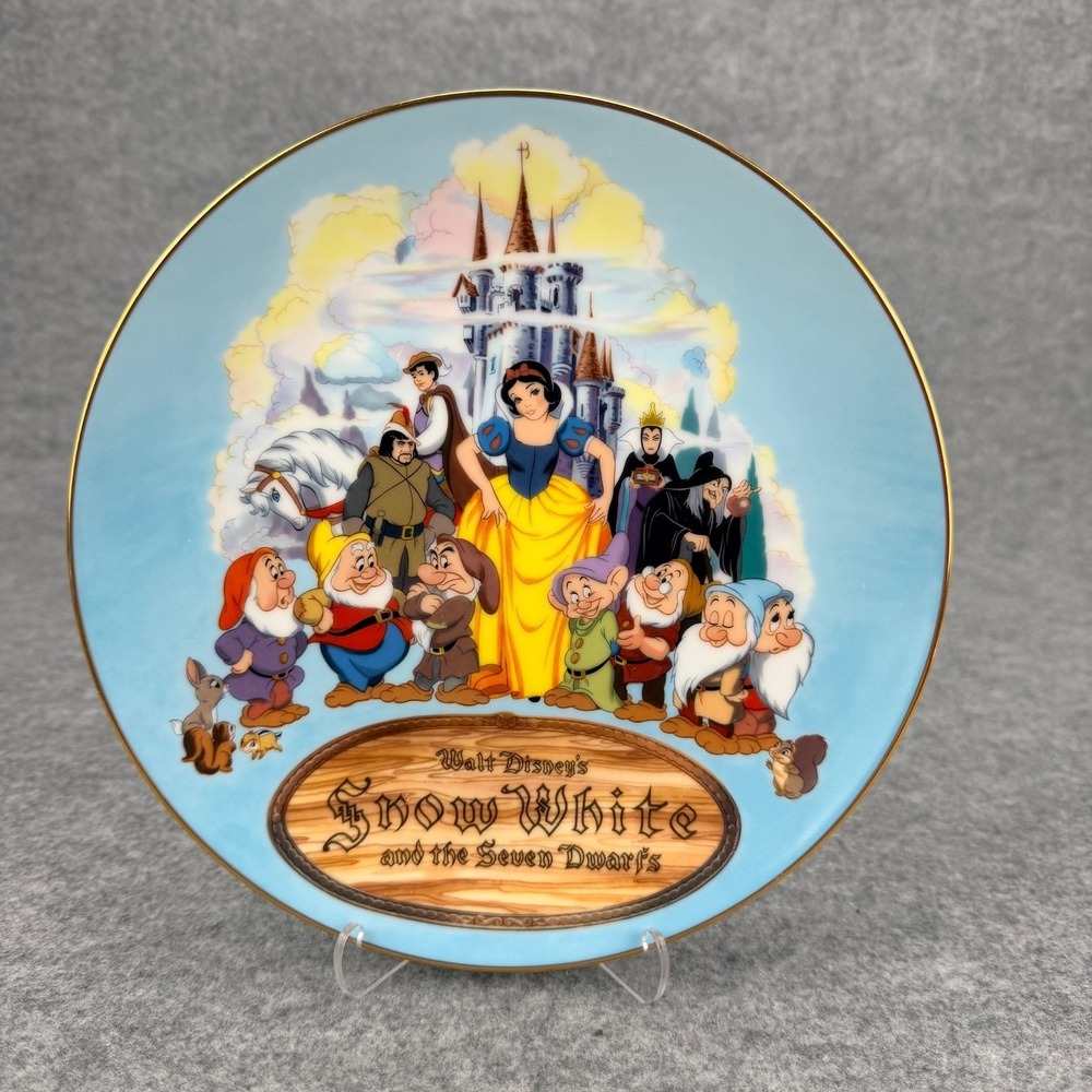 Disney Snow White Seven Dwarfs Christmas 1987 3rd Edition Collector Plate Japan
